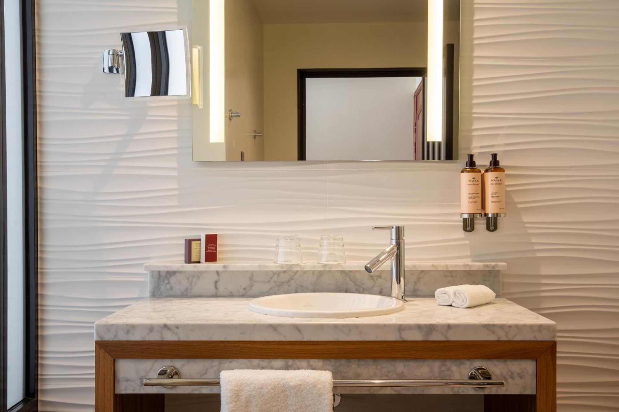 Mayflower Opera Hotel