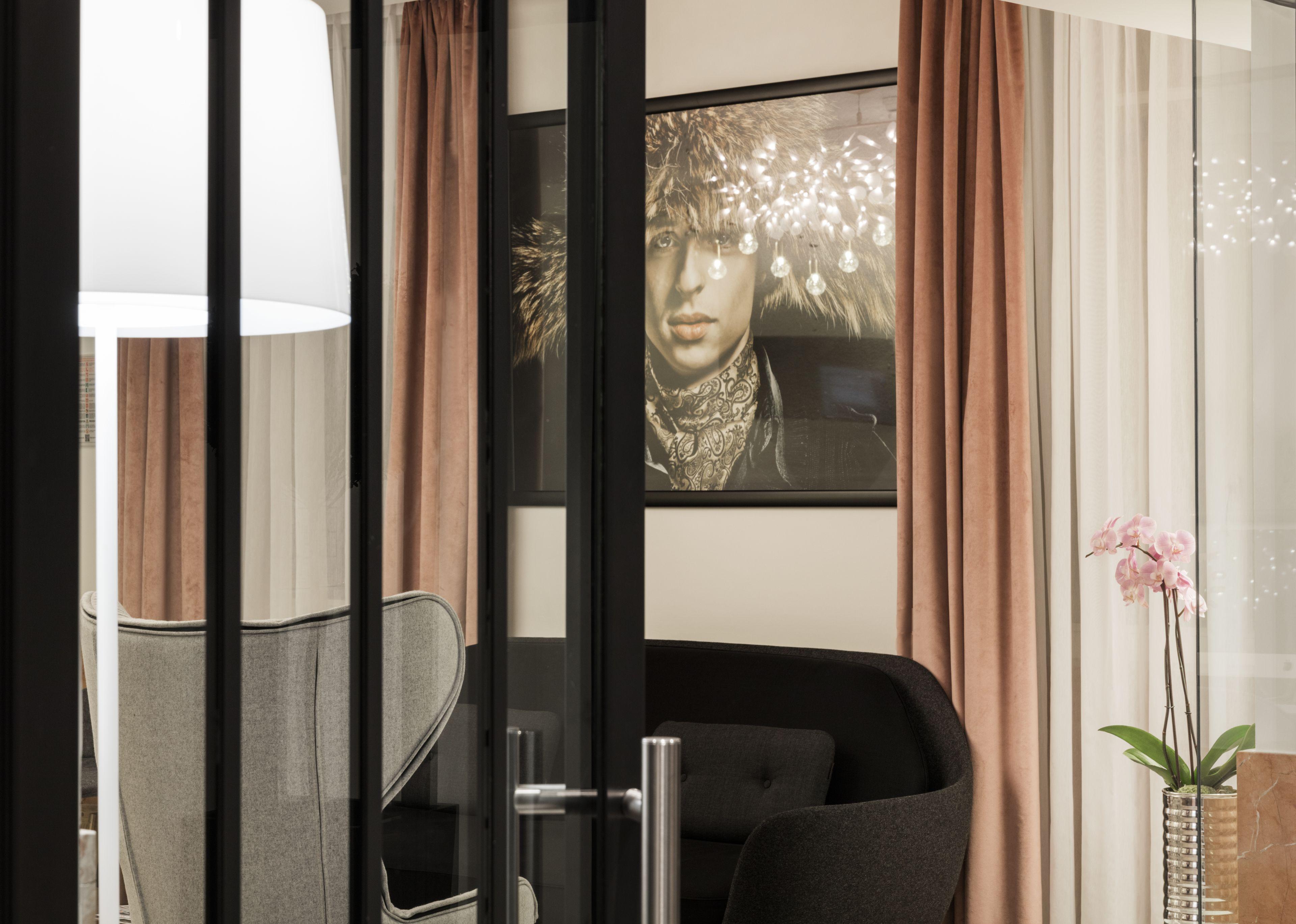 Mayflower Opera Hotel